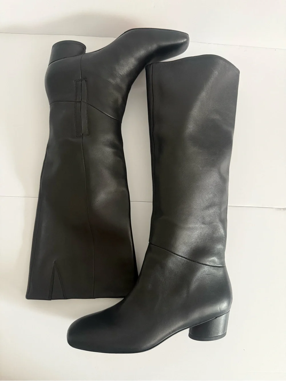Vince Classic Black Knee-High Leather Boots size5.5